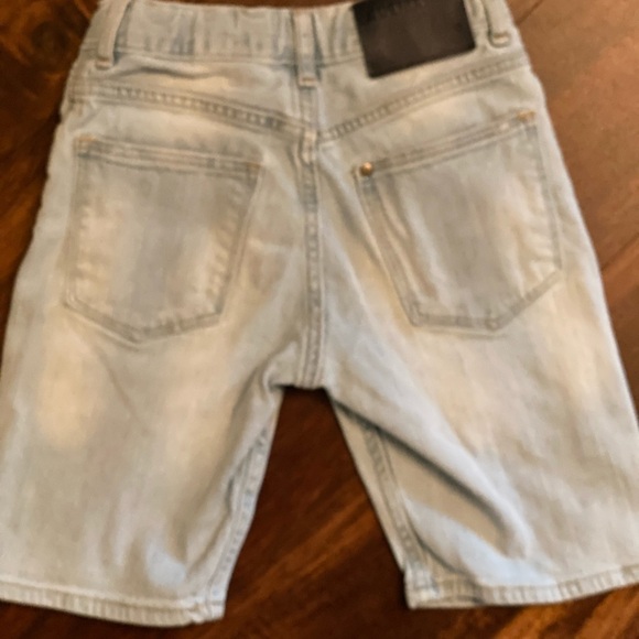 Boys H&M Distressed Short w/Adjustable Waist - Picture 4 of 5